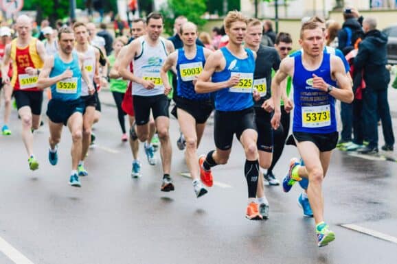 group of runners